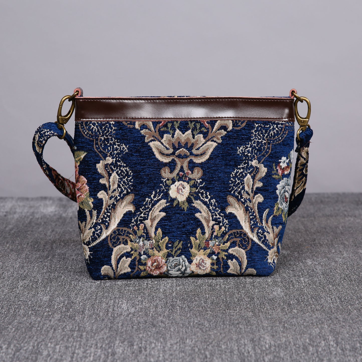 Carpet Crossbody Bag Floral Blue