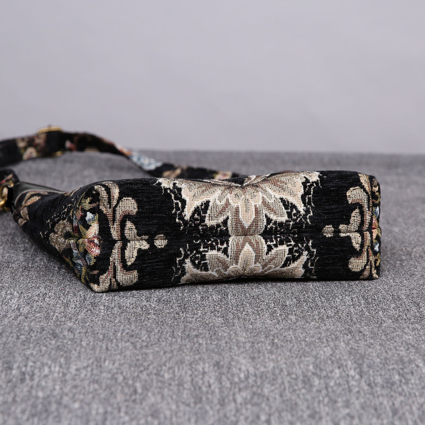 Carpet Crossbody Bag Floral Black