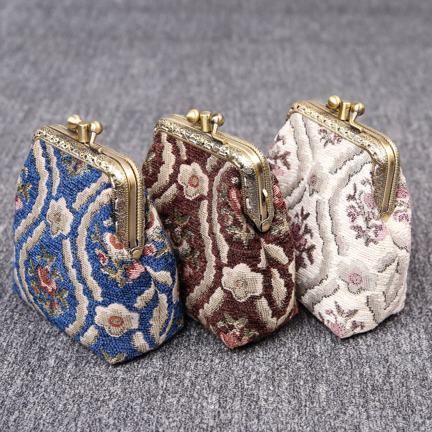 Vintage Carpet Coin Purse Double Kiss Lock<br>Traditional Color