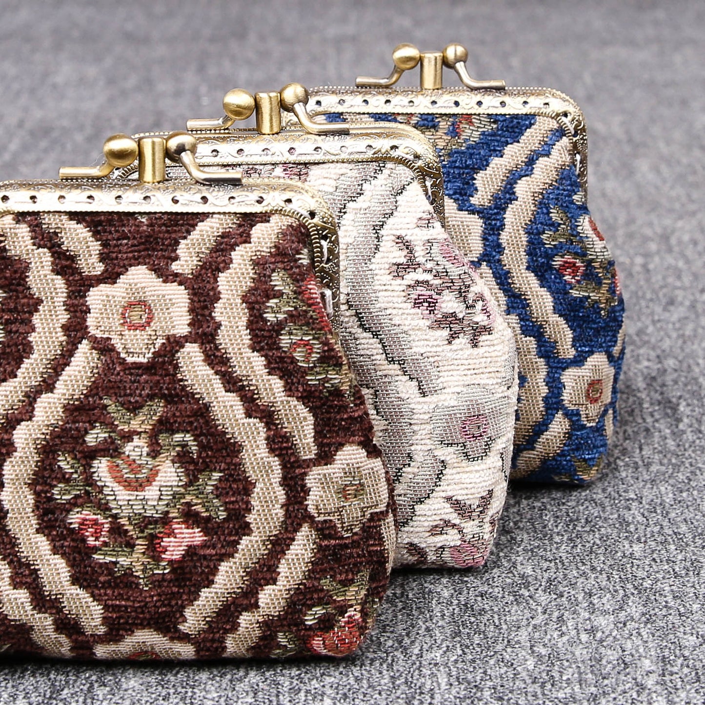 Vintage Carpet Coin Purse Double Kiss Lock<br>Traditional Color