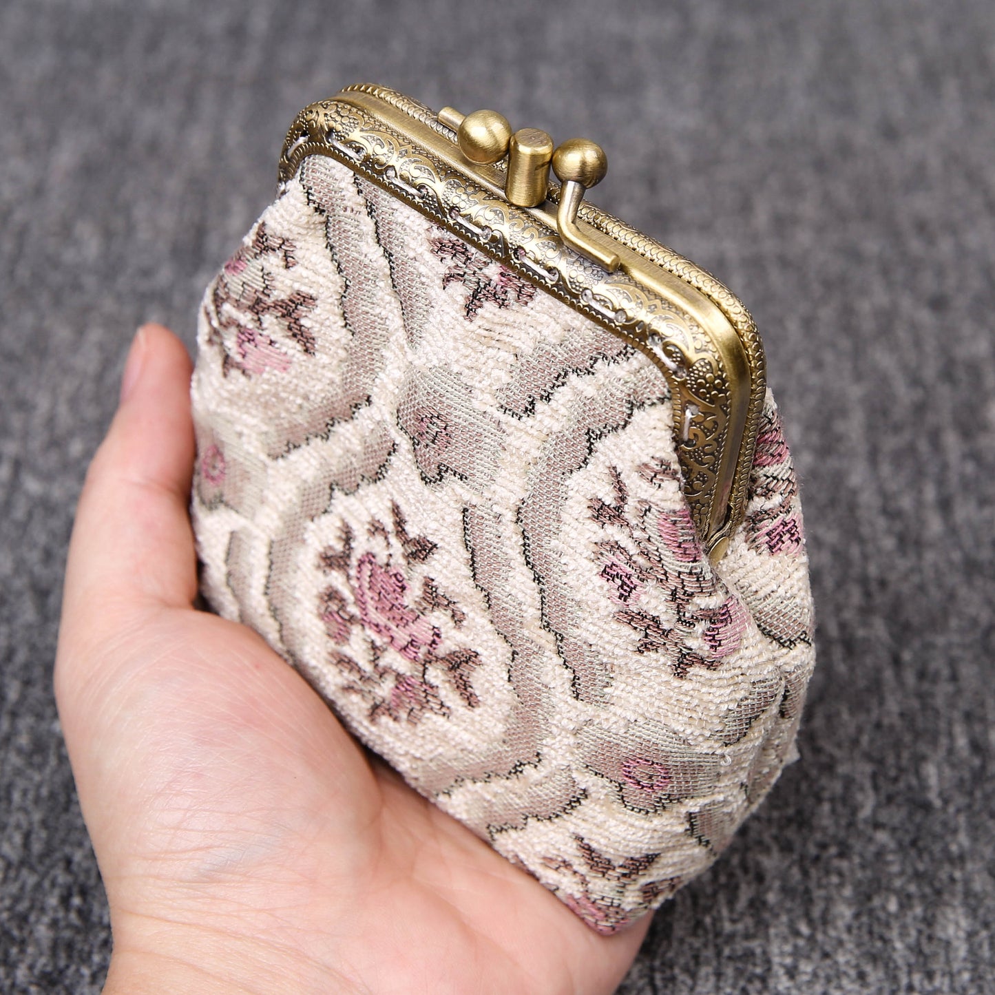 Vintage Carpet Coin Purse Double Kiss Lock<br>Traditional Color