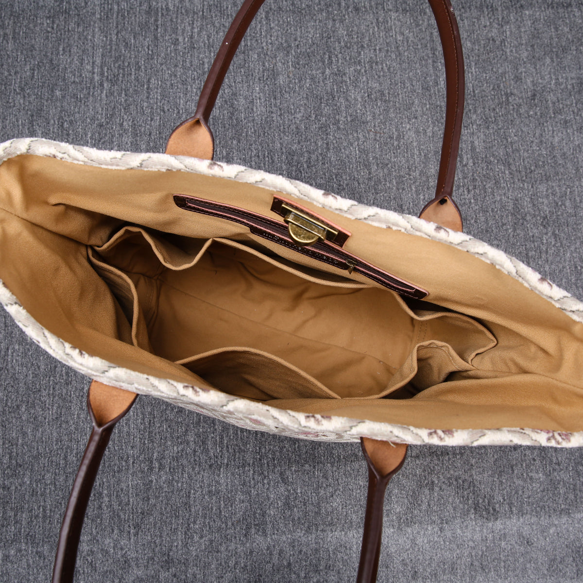 Carpet Tote Traditional Cream