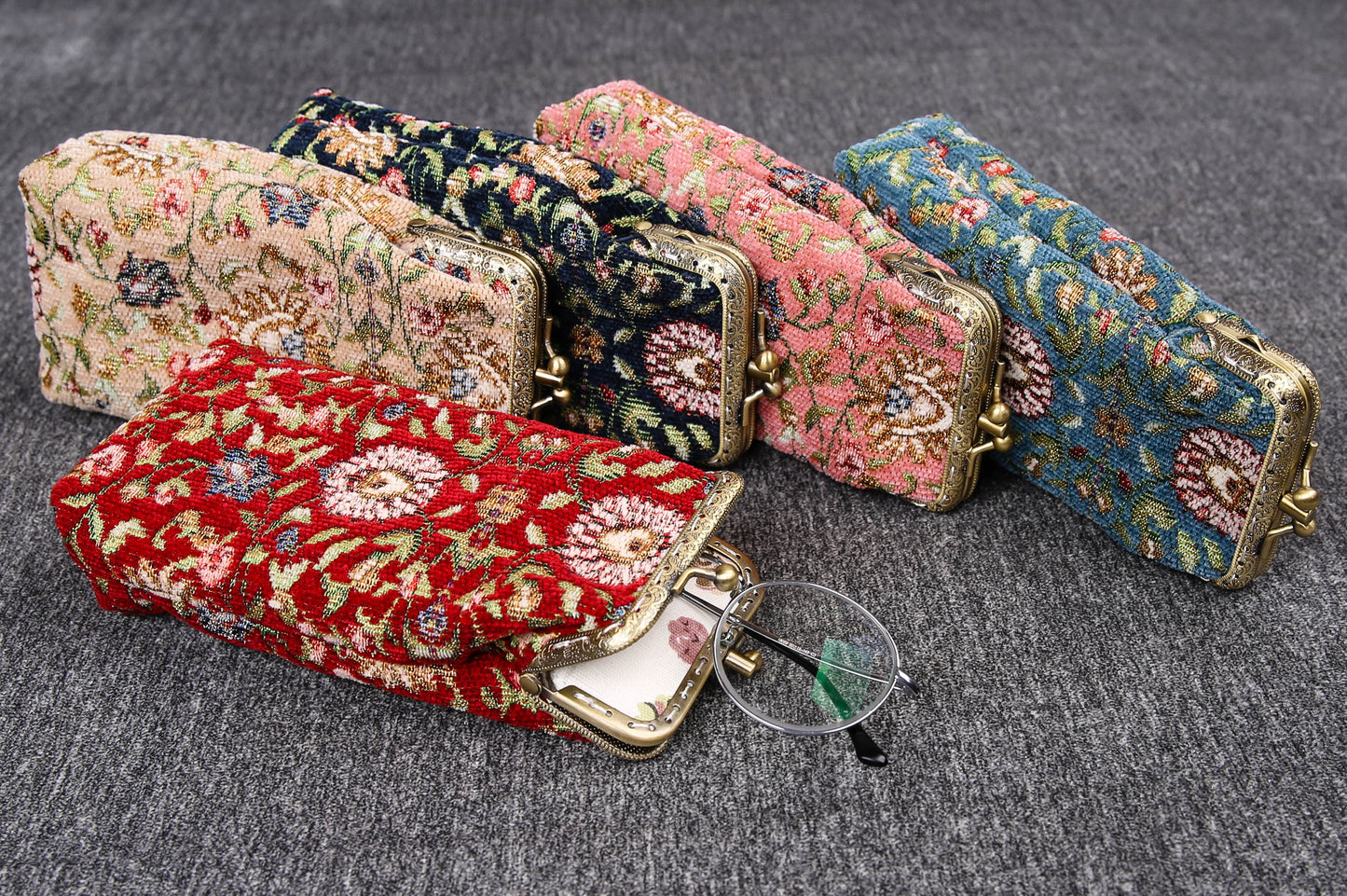 Vintage Carpet Glasses Case Double Kiss Lock<br>Oriental Color