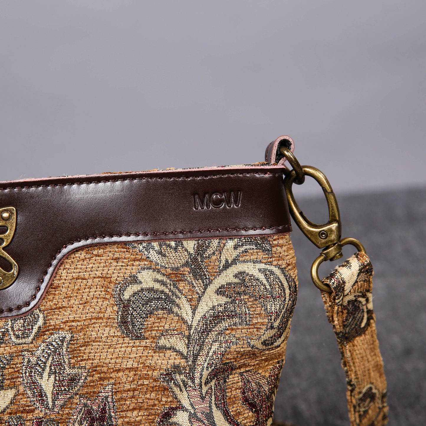 Carpet Crossbody Bag Victorian Blossom Gold