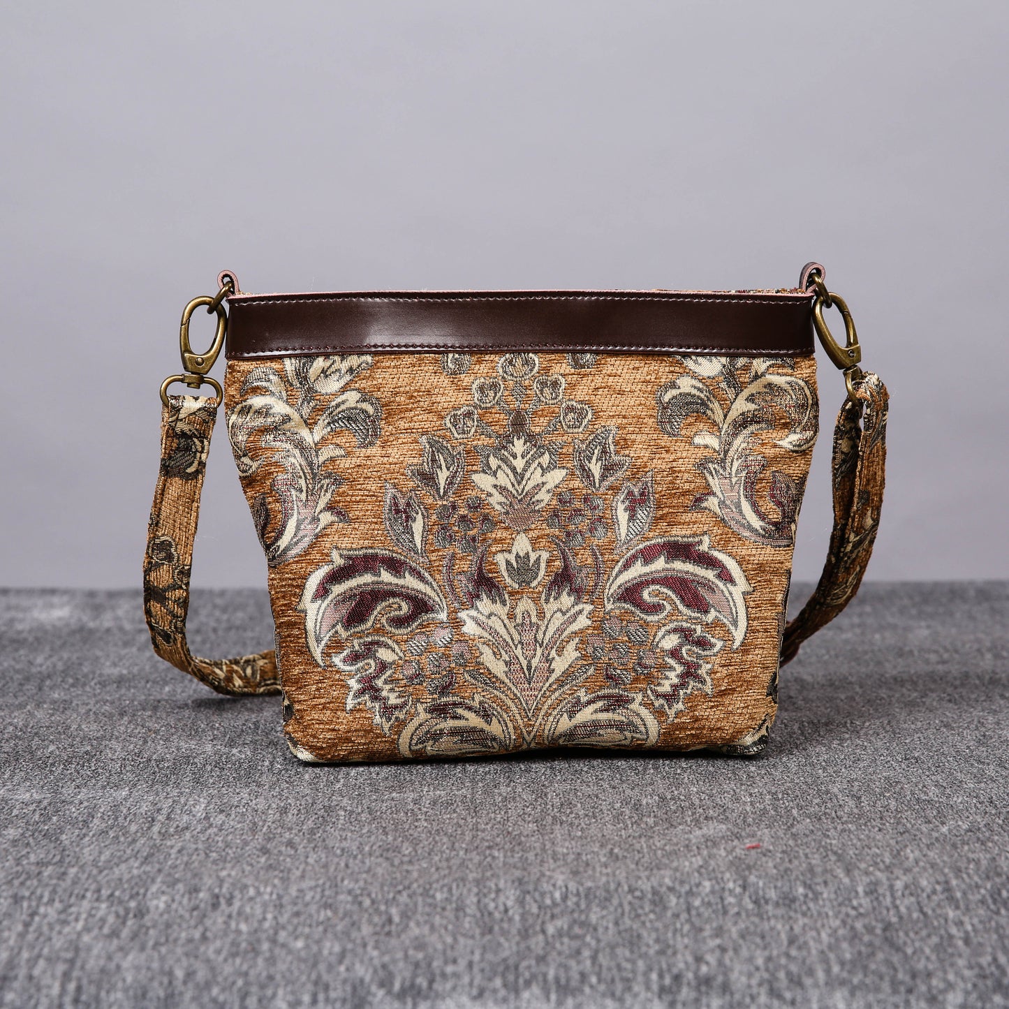 Carpet Crossbody Bag Victorian Blossom Gold