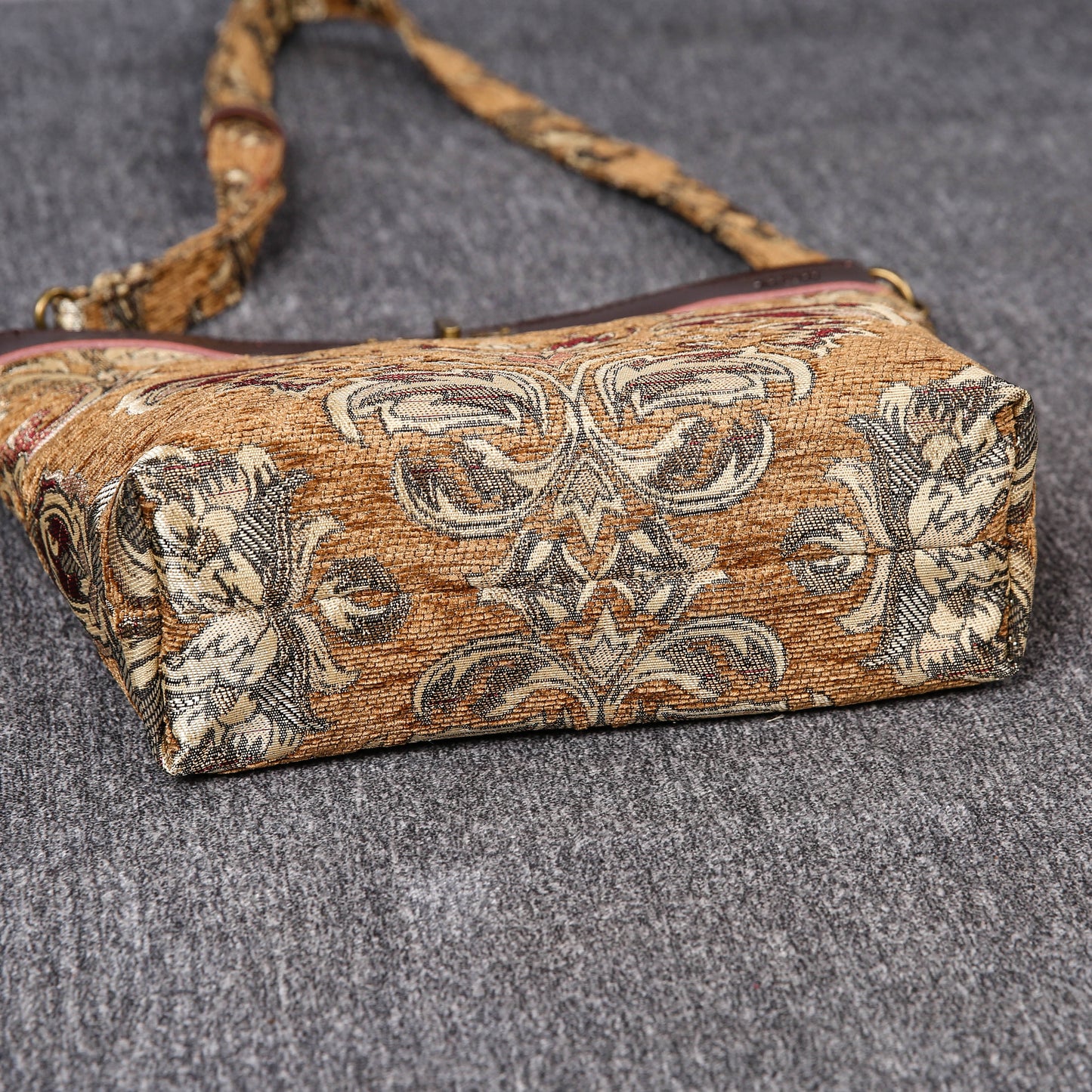 Carpet Crossbody Bag Victorian Blossom Gold