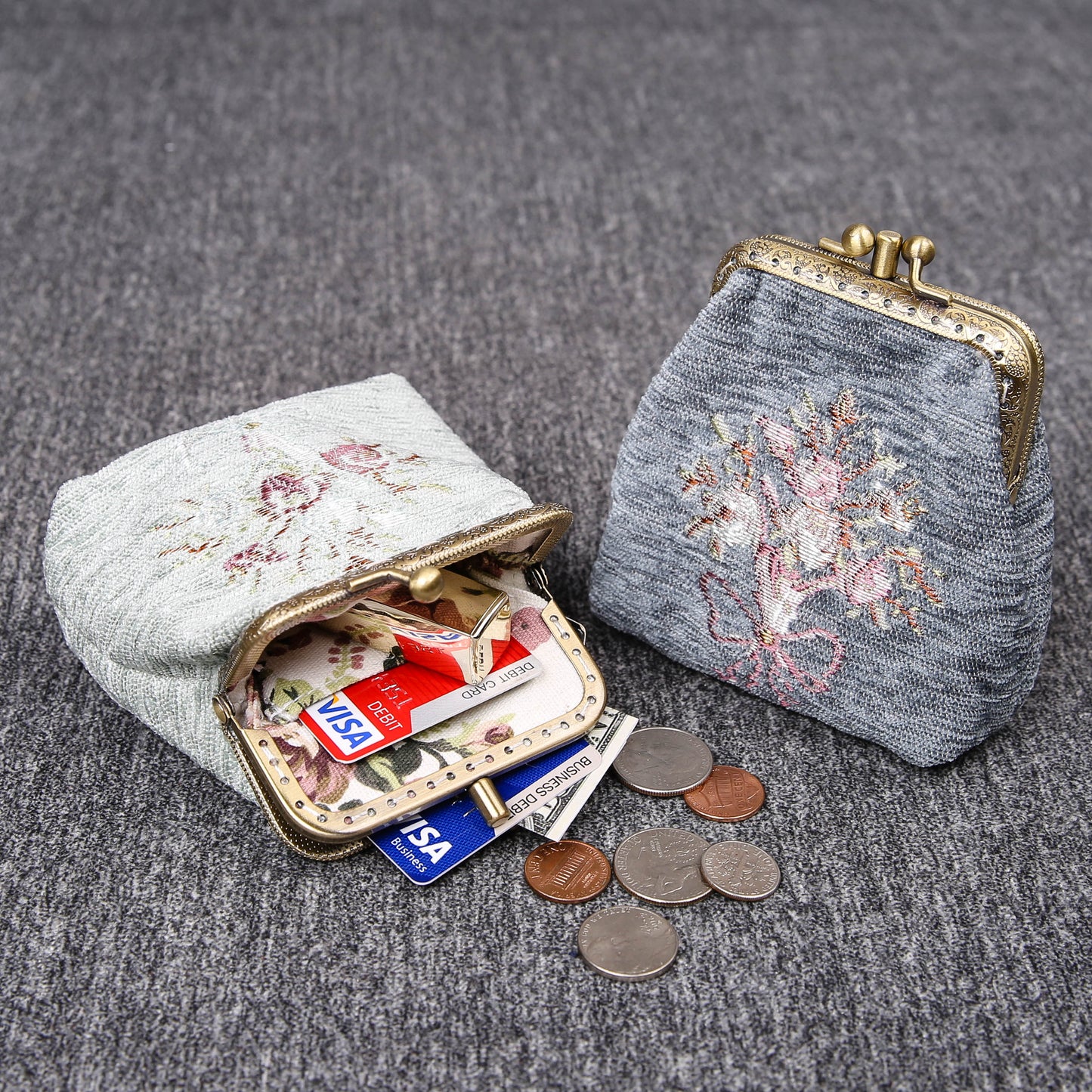 Vintage Carpet Coin Purse Double Kiss Lock<br>Bouquet Pattern