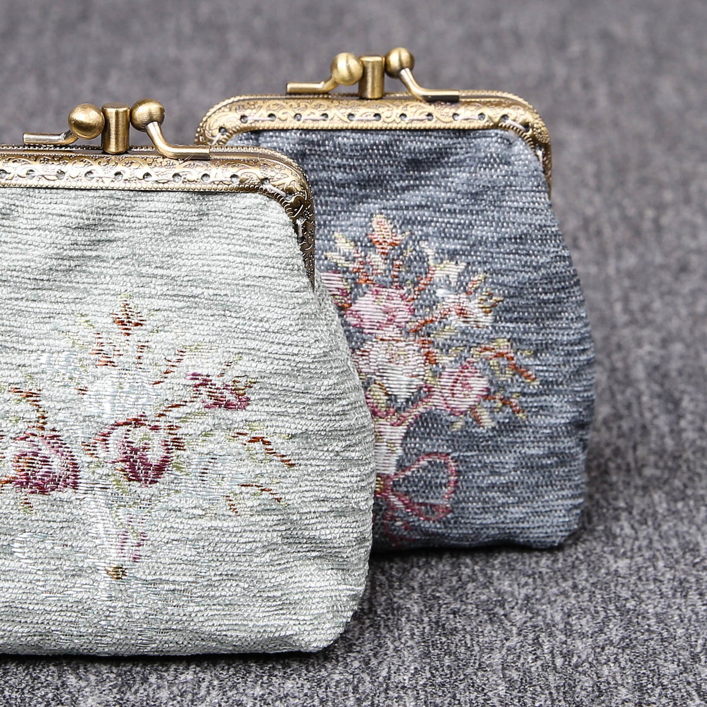 Vintage Carpet Coin Purse Double Kiss Lock<br>Bouquet Pattern