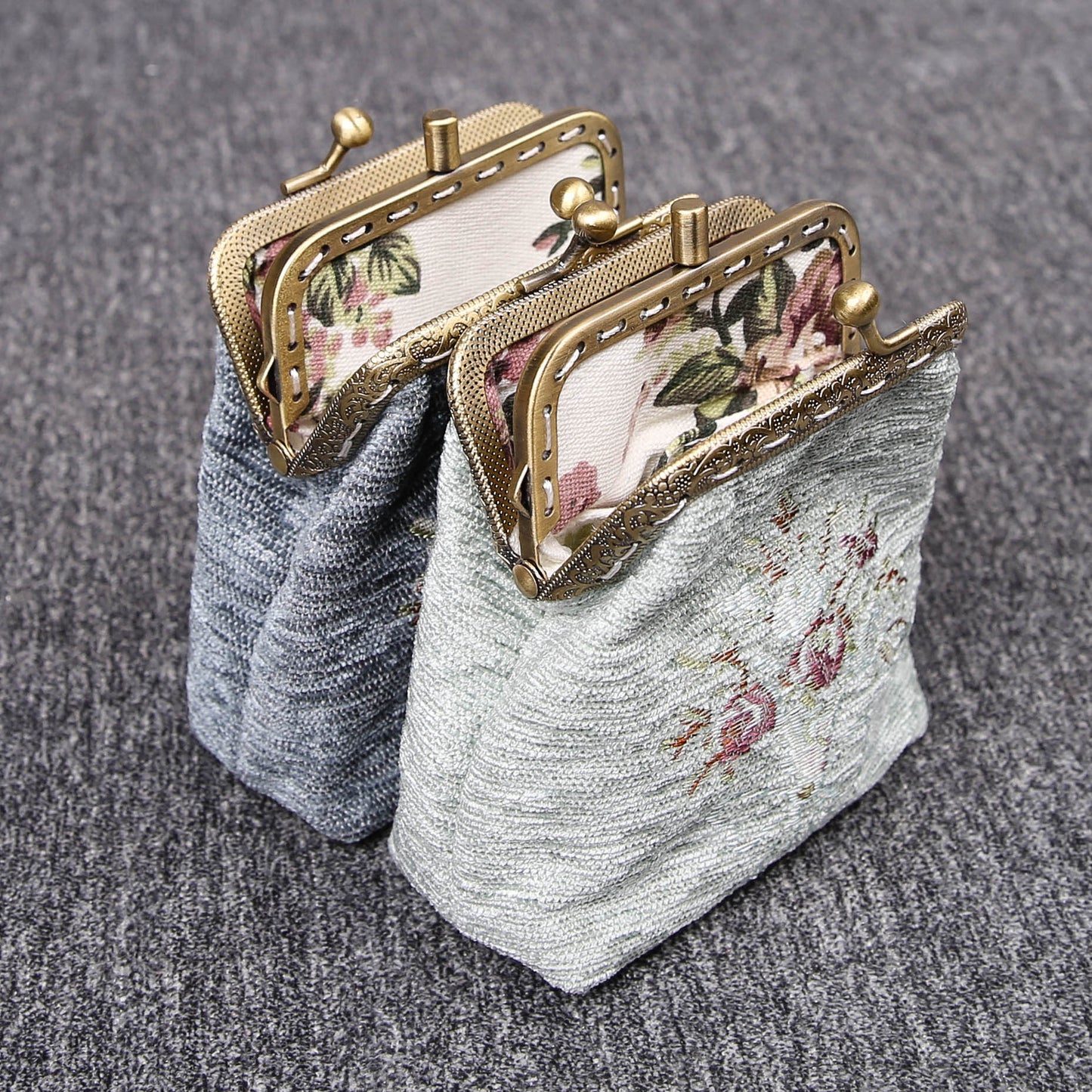 Vintage Carpet Coin Purse Double Kiss Lock<br>Bouquet Pattern