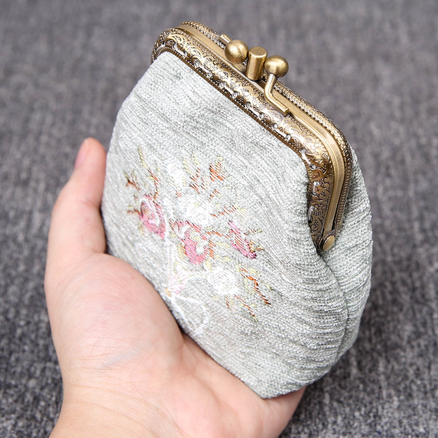 Vintage Carpet Coin Purse Double Kiss Lock<br>Bouquet Pattern