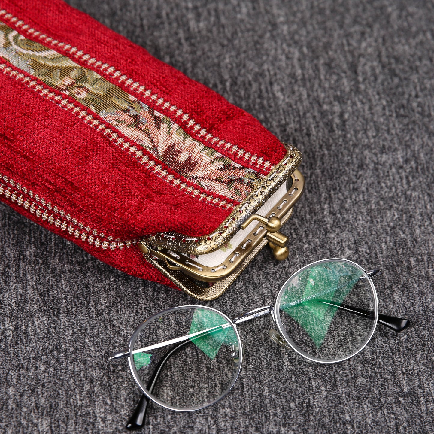 Vintage Carpet Glasses Case Double Kiss Lock<br>Floral Stripes