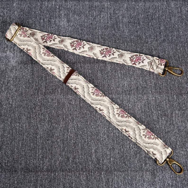 Carpet Purse Traditional Cream