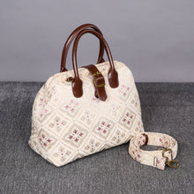Load image into Gallery viewer, Carpet Purse&lt;br&gt;Ethnic Cream
