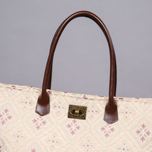 Load image into Gallery viewer, Carpet Tote&lt;br&gt;Ethnic Cream

