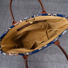 Load image into Gallery viewer, Carpet Tote&lt;br&gt;Floral Blue
