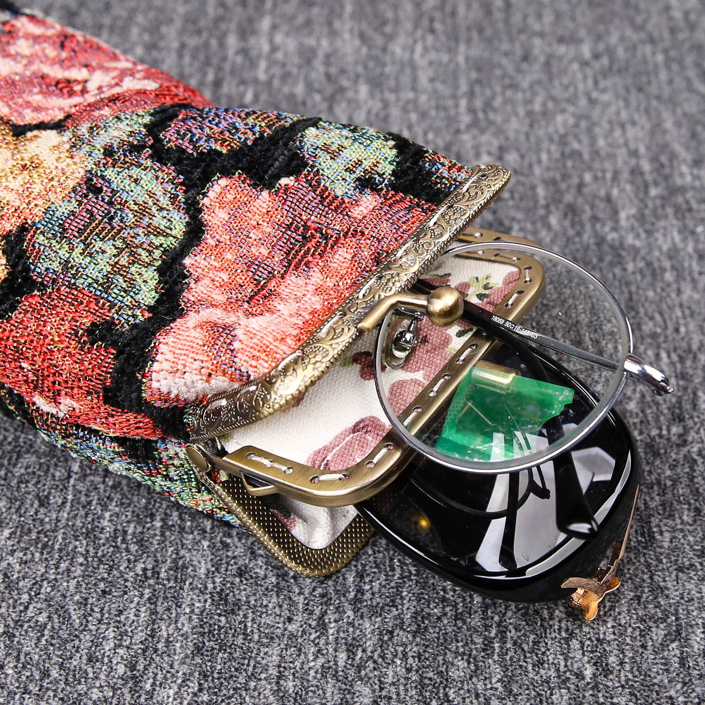 Vintage Carpet Glasses Case Double Kiss Lock<br>Floral Rose