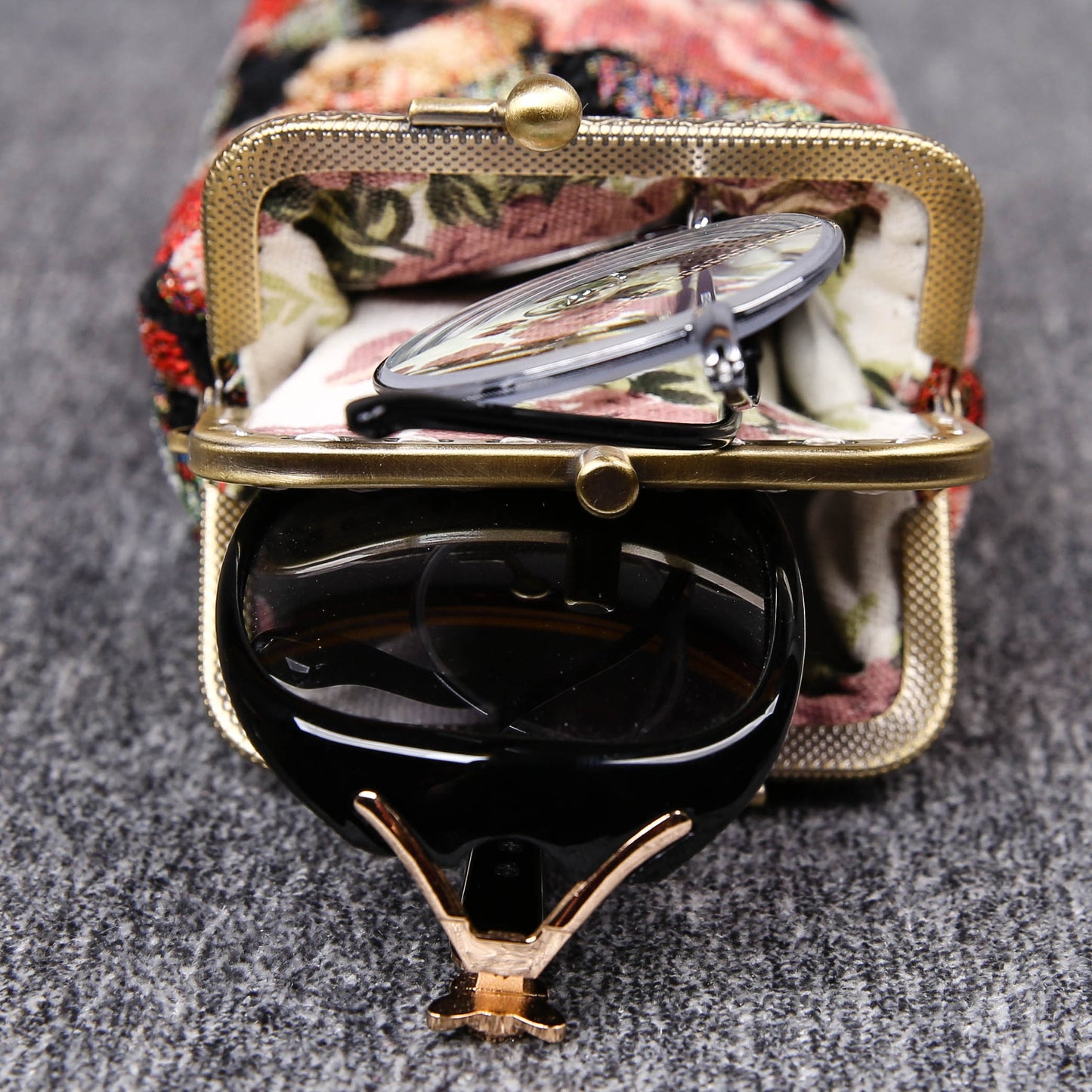 Vintage Carpet Glasses Case Double Kiss Lock<br>Floral Rose
