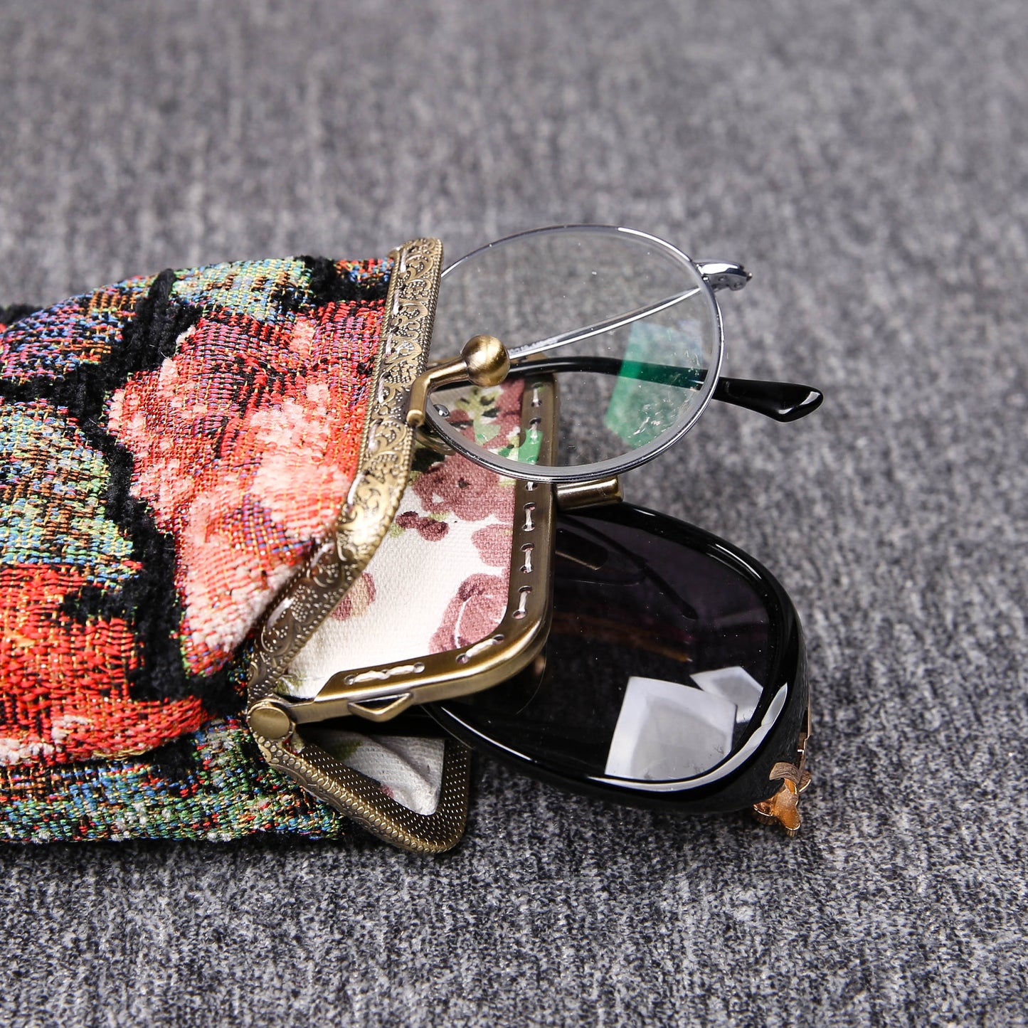 Vintage Carpet Glasses Case Double Kiss Lock<br>Floral Rose