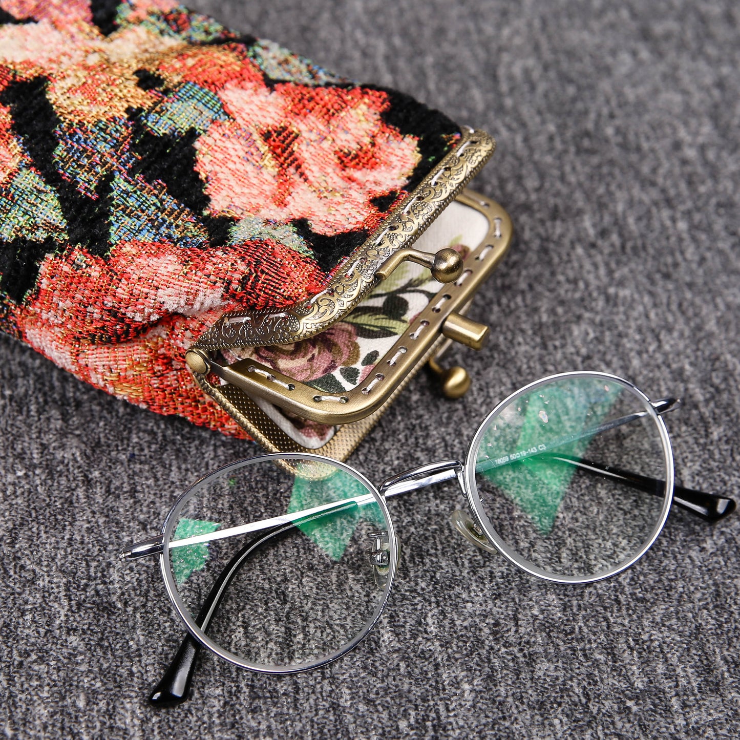 Vintage Carpet Glasses Case Double Kiss Lock<br>Floral Rose