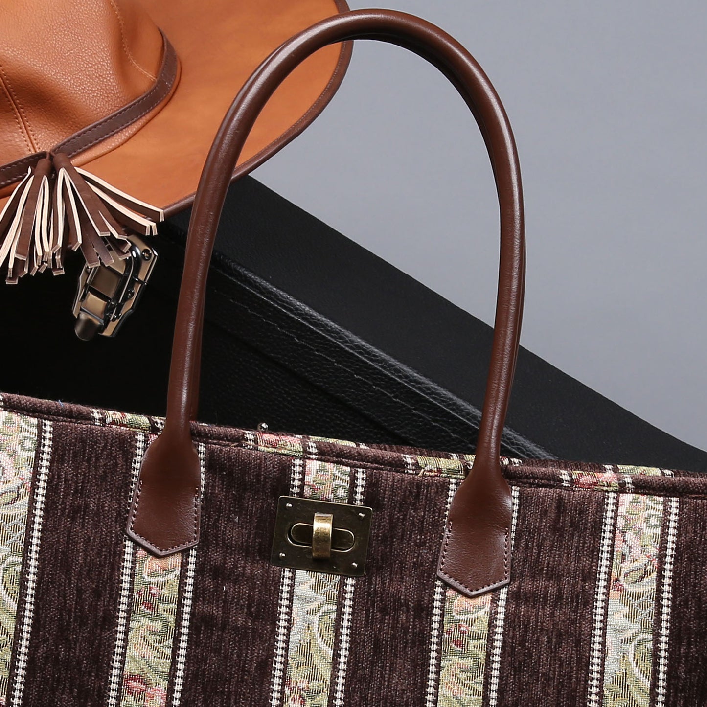 Carpet Tote Floral Stripes Coffee
