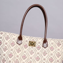 Load image into Gallery viewer, Carpet Tote&lt;br&gt;Traditional Cream
