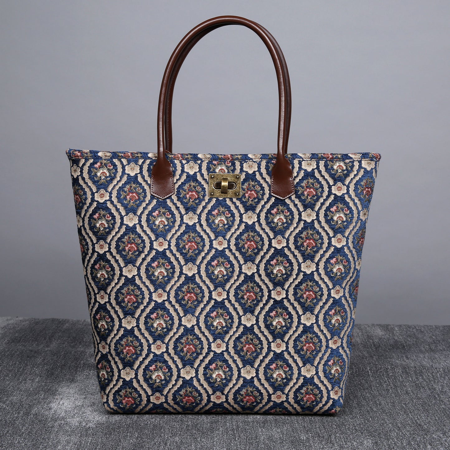 Carpet Tote Traditional Blue