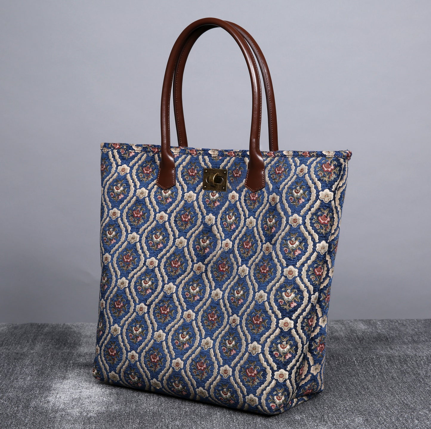 Carpet Tote Traditional Blue