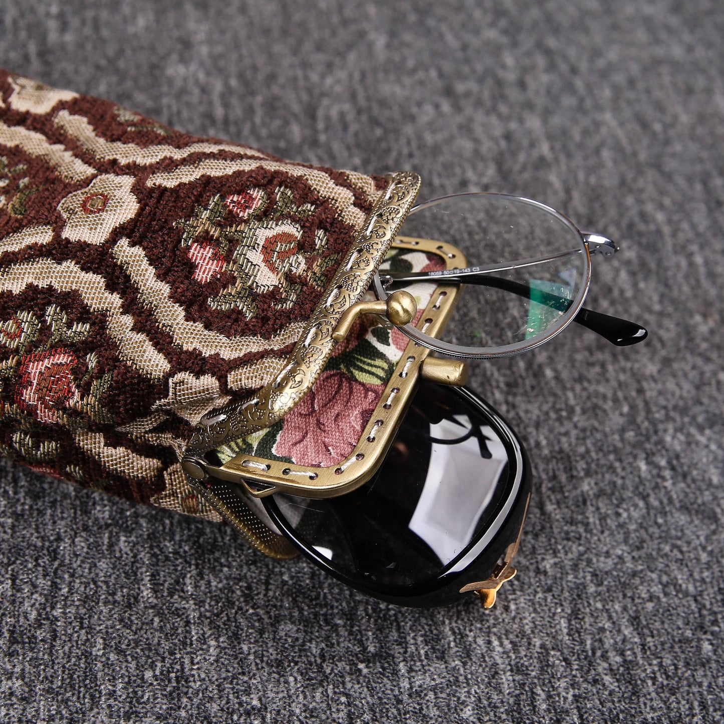 Vintage Carpet Glasses Case Double Kiss Lock<br>Traditional Color