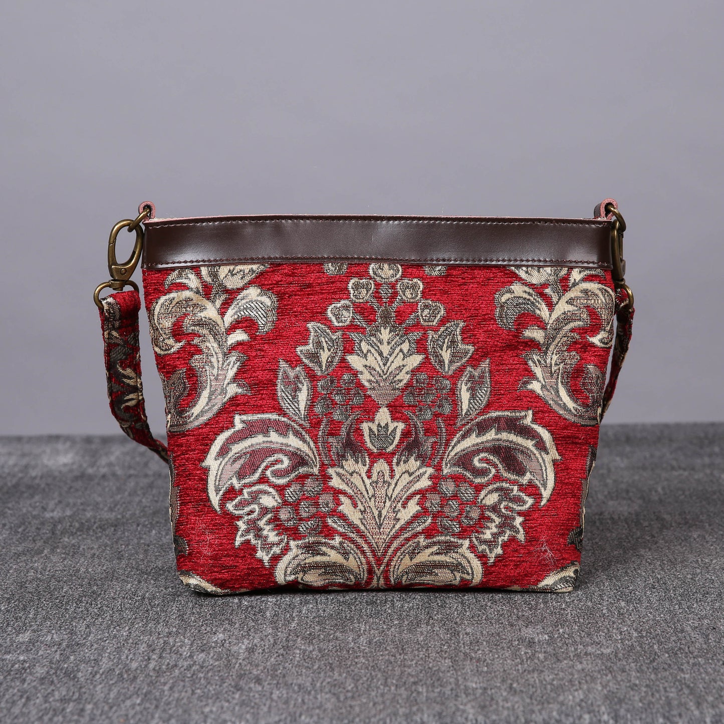 Carpet Crossbody Bag Victorian Blossom Red/Gold