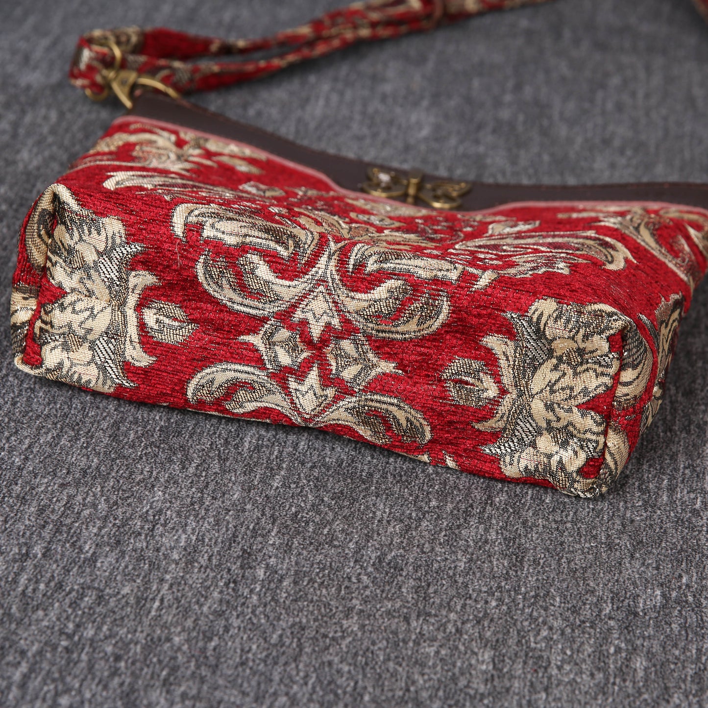 Carpet Crossbody Bag Victorian Blossom Red/Gold