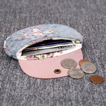 Load image into Gallery viewer, Minimalist Style Leather Carpet Coin Purse&lt;br&gt;Bouquet Pattern
