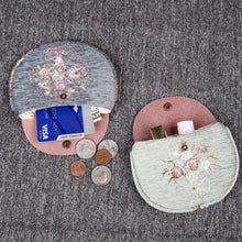 Load image into Gallery viewer, Minimalist Style Leather Carpet Coin Purse&lt;br&gt;Bouquet Pattern
