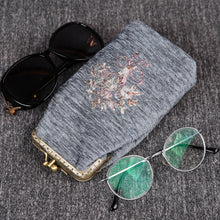 Load image into Gallery viewer, Vintage Carpet Glasses Case Double Kiss Lock&lt;br&gt;Bouquet Pattern
