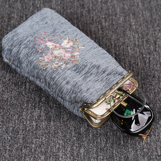 Vintage Carpet Glasses Case Double Kiss Lock<br>Bouquet Pattern