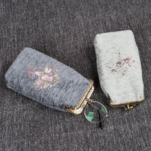 Load image into Gallery viewer, Vintage Carpet Glasses Case Double Kiss Lock&lt;br&gt;Bouquet Pattern
