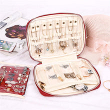 Load image into Gallery viewer, Jewelry Bag Large&lt;br&gt;Brandy
