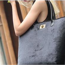 Load image into Gallery viewer, Carpet Tote&lt;br&gt;Black
