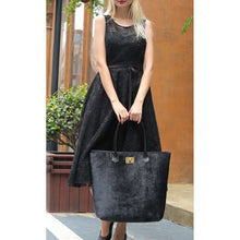 Load image into Gallery viewer, Carpet Tote&lt;br&gt;Black
