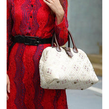 Load image into Gallery viewer, Carpet Purse&lt;br&gt;Ethnic Cream
