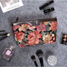 Load image into Gallery viewer, Carpet Makeup Bag&lt;br&gt;Floral Rose
