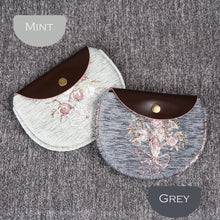 Load image into Gallery viewer, Minimalist Style Leather Carpet Coin Purse&lt;br&gt;Bouquet Pattern
