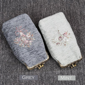 Vintage Carpet Glasses Case Double Kiss Lock<br>Bouquet Pattern