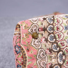 Load image into Gallery viewer, Carpet Purse&lt;br&gt;Oriental Pink
