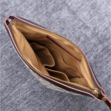 Load image into Gallery viewer, Carpet Clutch &amp; Wristlet&lt;br&gt;Traditional Cream
