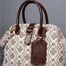 Load image into Gallery viewer, Carpet Purse&lt;br&gt;Traditional Cream
