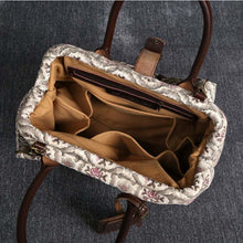 Load image into Gallery viewer, Carpet Purse&lt;br&gt;Traditional Cream
